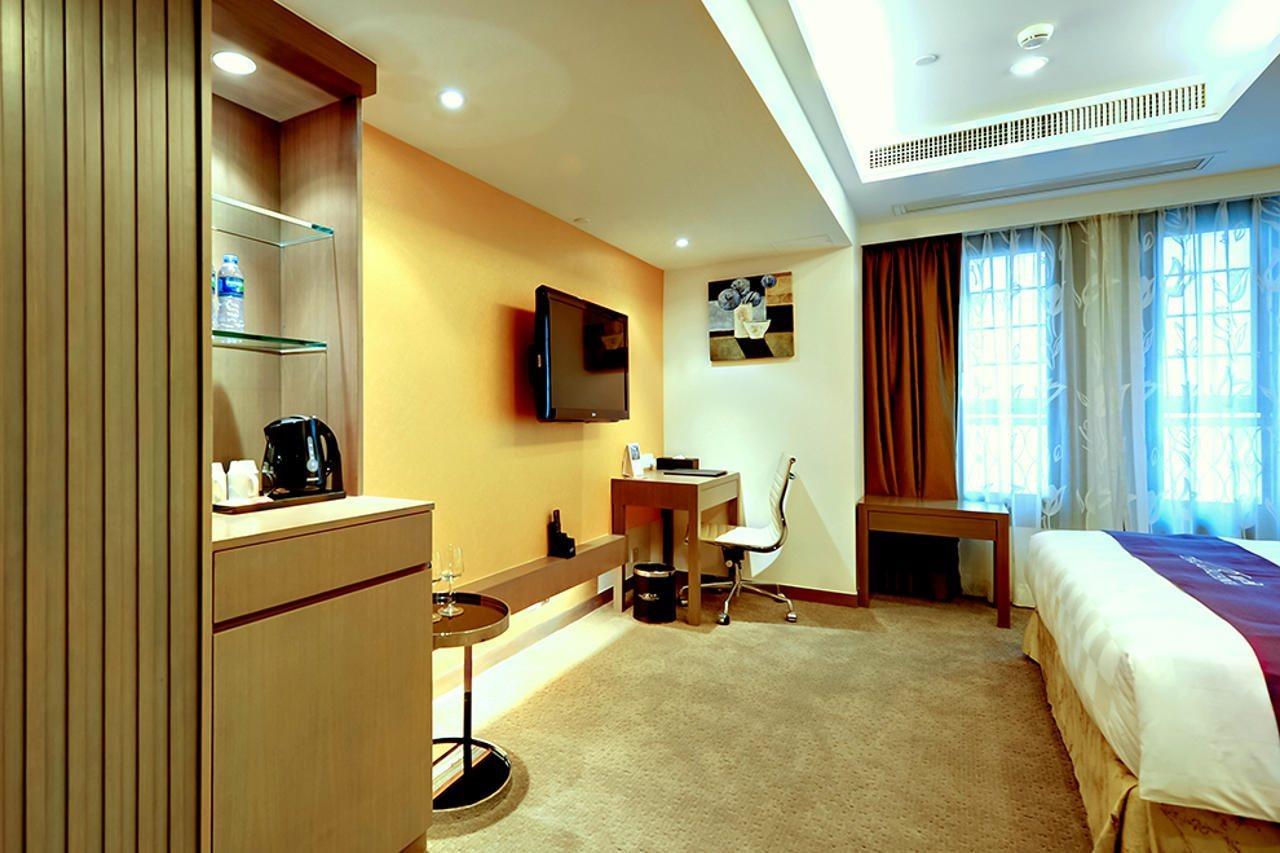The Bauhinia Hotel - Central Hongkong Eksteriør billede